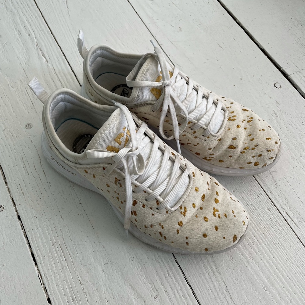 APL sneakers phantom style cream/gold calf hair